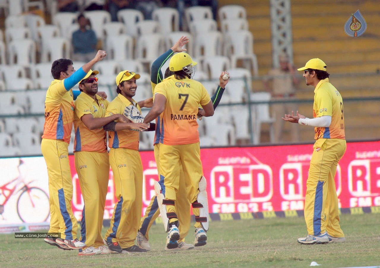 CCL5 Chennai Rhinos Vs Kerala Strikers Match Photos - 47 / 90 photos