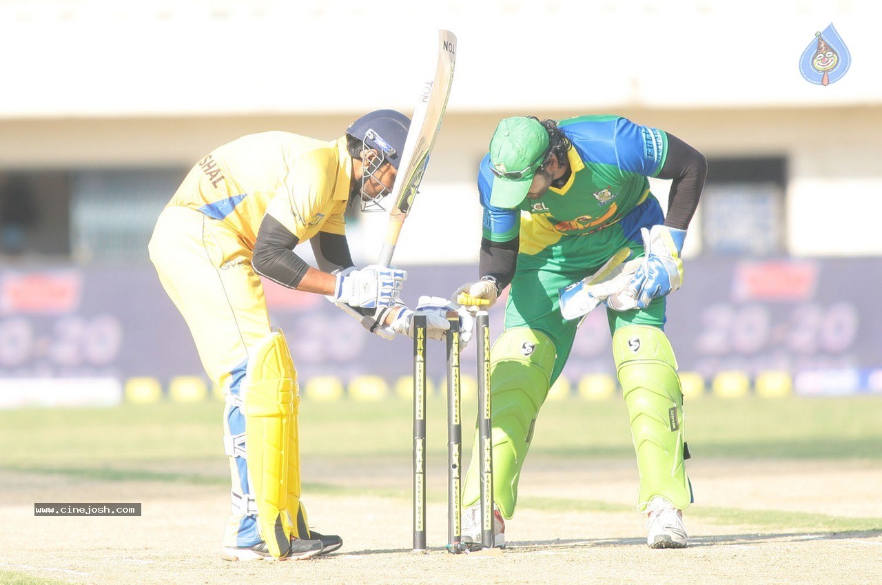 CCL5 Chennai Rhinos Vs Kerala Strikers Match Photos - 49 / 90 photos