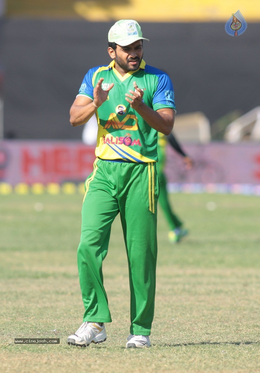CCL5 Chennai Rhinos Vs Kerala Strikers Match Photos - 60 / 90 photos