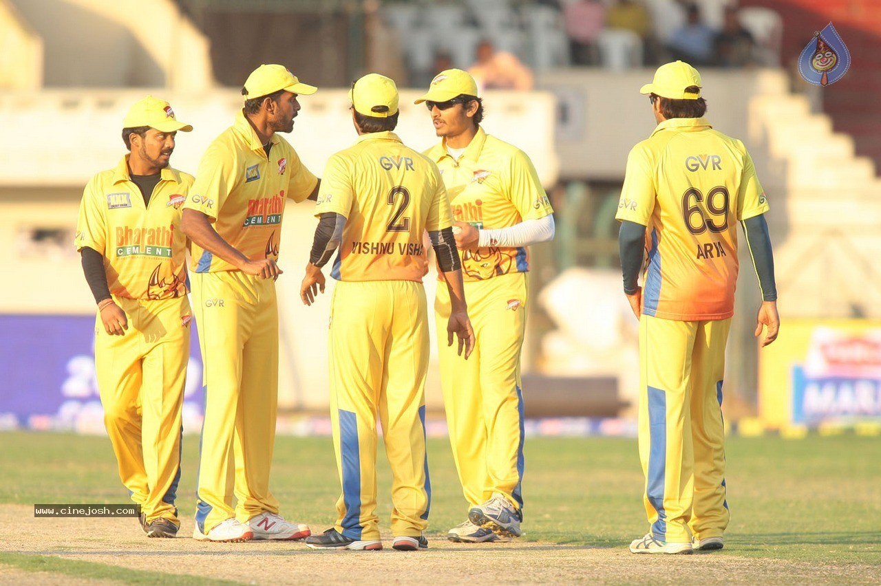 CCL5 Chennai Rhinos Vs Kerala Strikers Match Photos - 78 / 90 photos