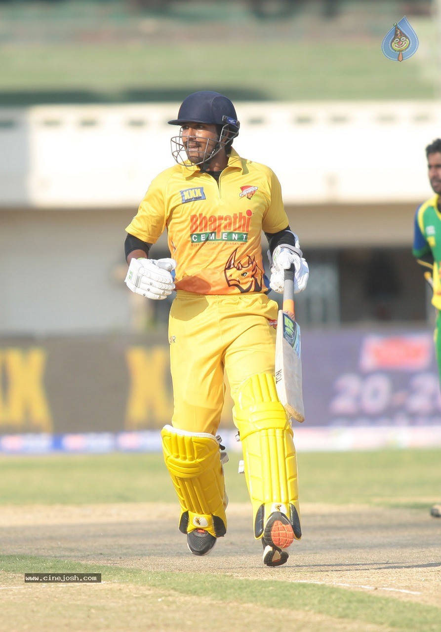 CCL5 Chennai Rhinos Vs Kerala Strikers Match Photos - 87 / 90 photos