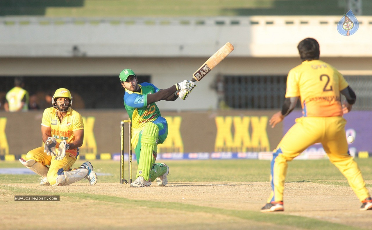 CCL5 Chennai Rhinos Vs Kerala Strikers Match Photos - 88 / 90 photos