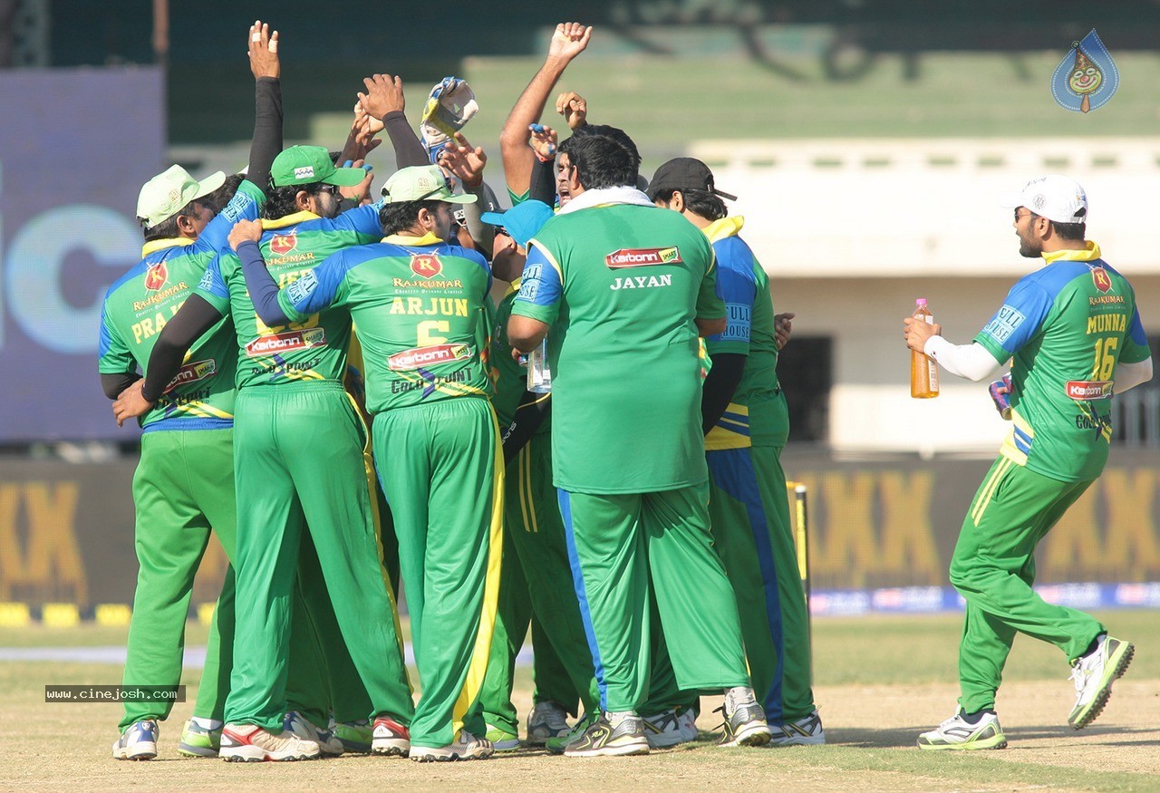 CCL5 Chennai Rhinos Vs Kerala Strikers Match Photos - 89 / 90 photos
