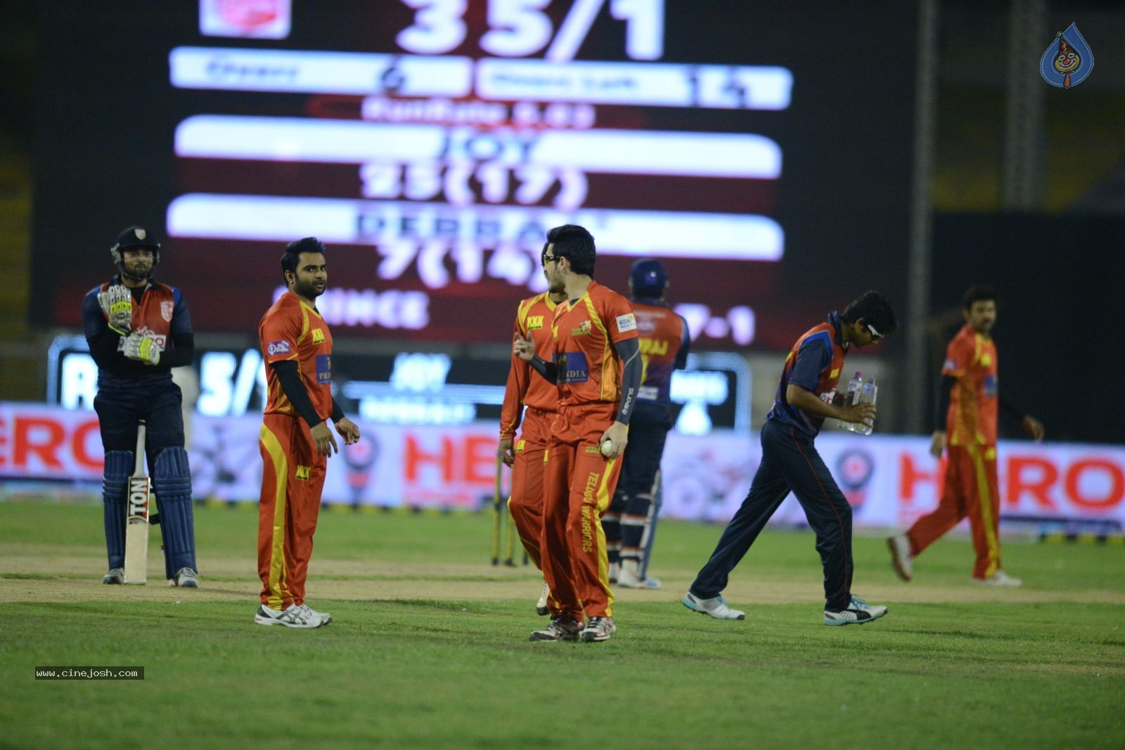 CCL5 Telugu warriors vs Bengal Tigers 01 - 2 / 214 photos