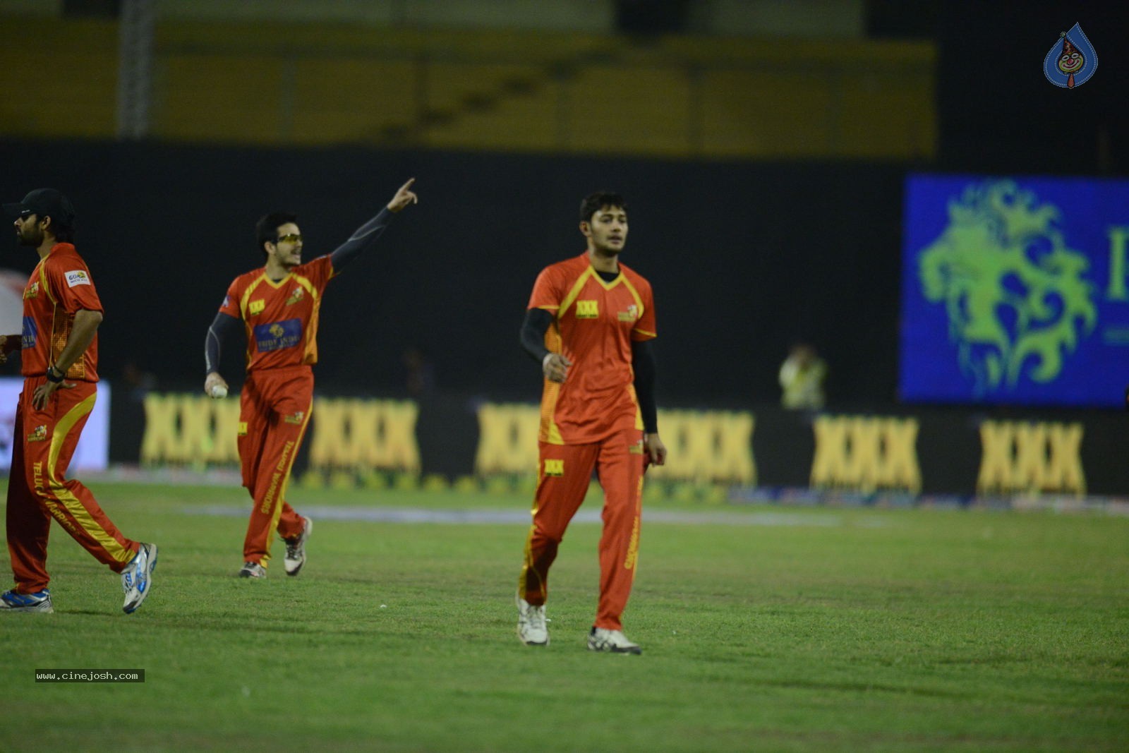 CCL5 Telugu warriors vs Bengal Tigers 01 - 105 / 214 photos