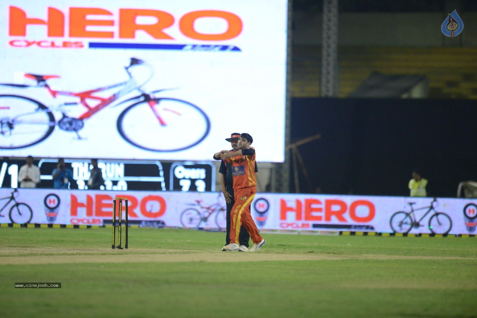CCL5 Telugu warriors vs Bengal Tigers 01 - 184 / 214 photos