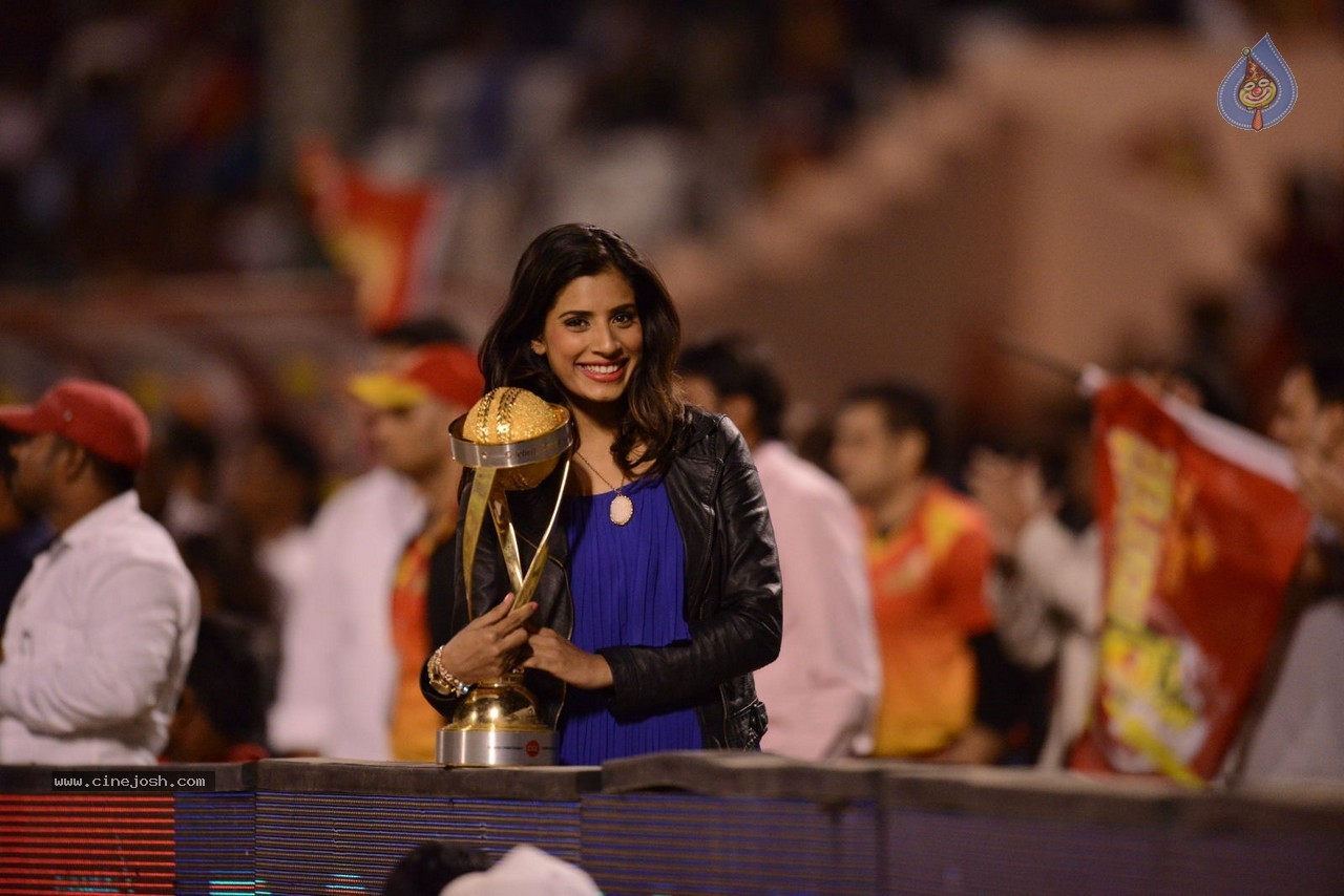 CCL5 Telugu warriors vs Bengal Tigers 02 - 4 / 62 photos