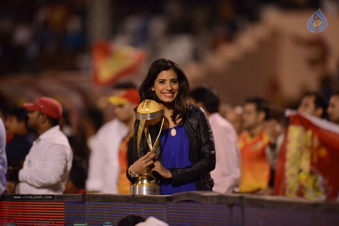 CCL5 Telugu warriors vs Bengal Tigers 02 - 38 / 62 photos