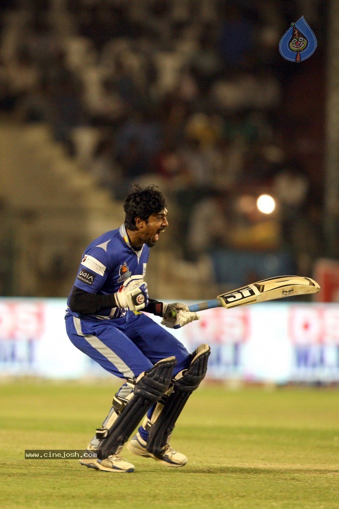 CCL 4 Final Karnataka Bulldozers Vs Kerala Strikers Match  - 4 / 132 photos