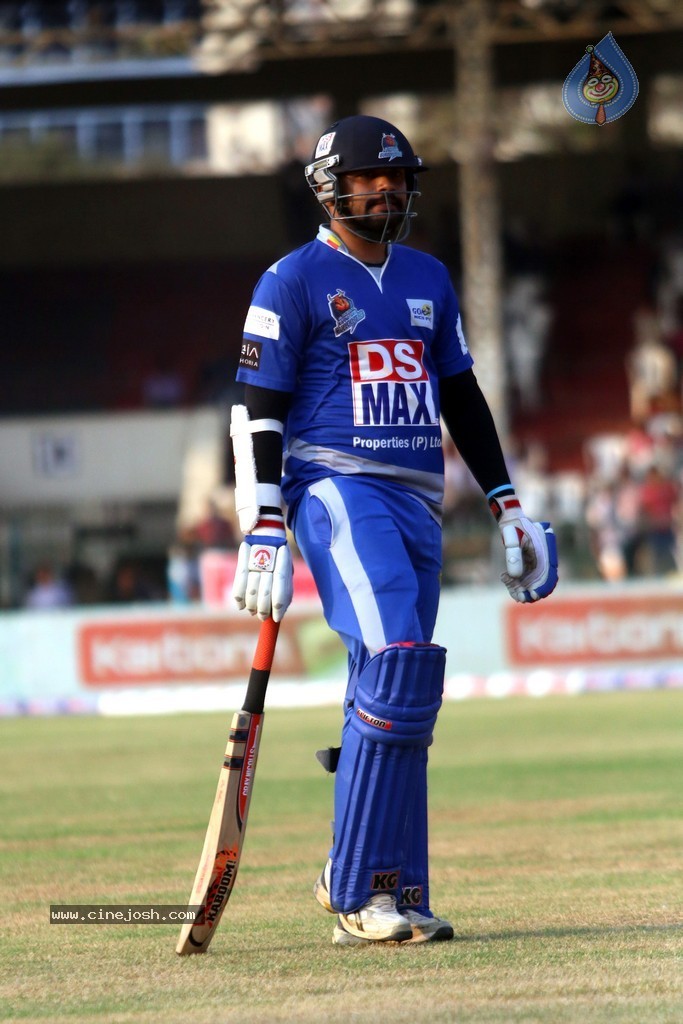 CCL 4 Final Karnataka Bulldozers Vs Kerala Strikers Match  - 14 / 132 photos