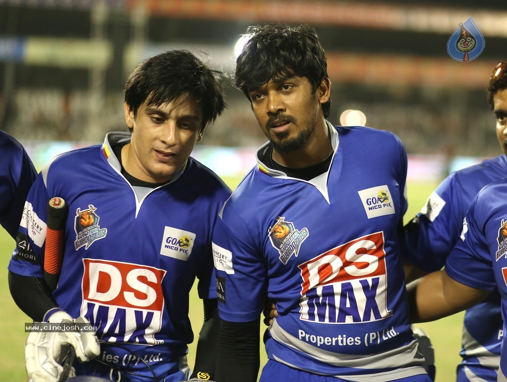 CCL 4 Final Karnataka Bulldozers Vs Kerala Strikers Match  - 24 / 132 photos