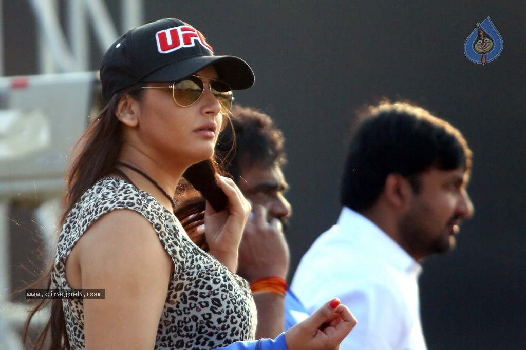 CCL 4 Final Karnataka Bulldozers Vs Kerala Strikers Match  - 36 / 132 photos