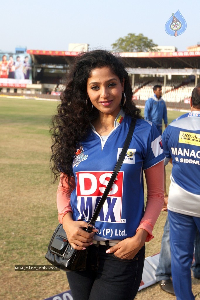 CCL 4 Final Karnataka Bulldozers Vs Kerala Strikers Match  - 89 / 132 photos