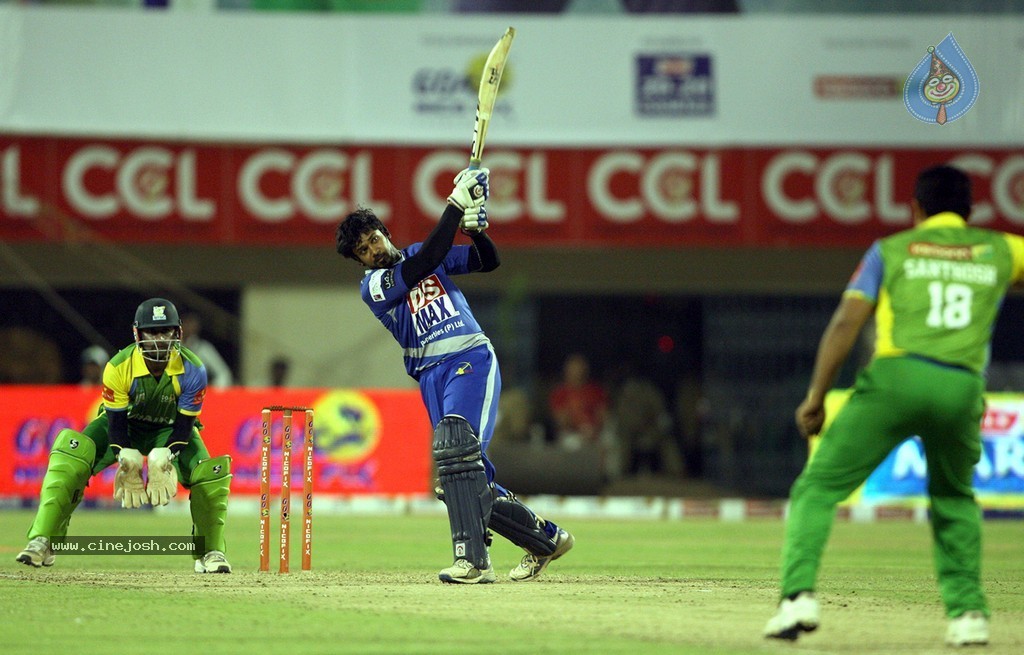 CCL 4 Final Karnataka Bulldozers Vs Kerala Strikers Match  - 99 / 132 photos