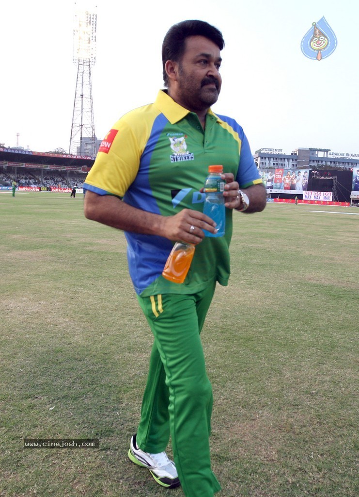 CCL 4 Final Karnataka Bulldozers Vs Kerala Strikers Match  - 100 / 132 photos