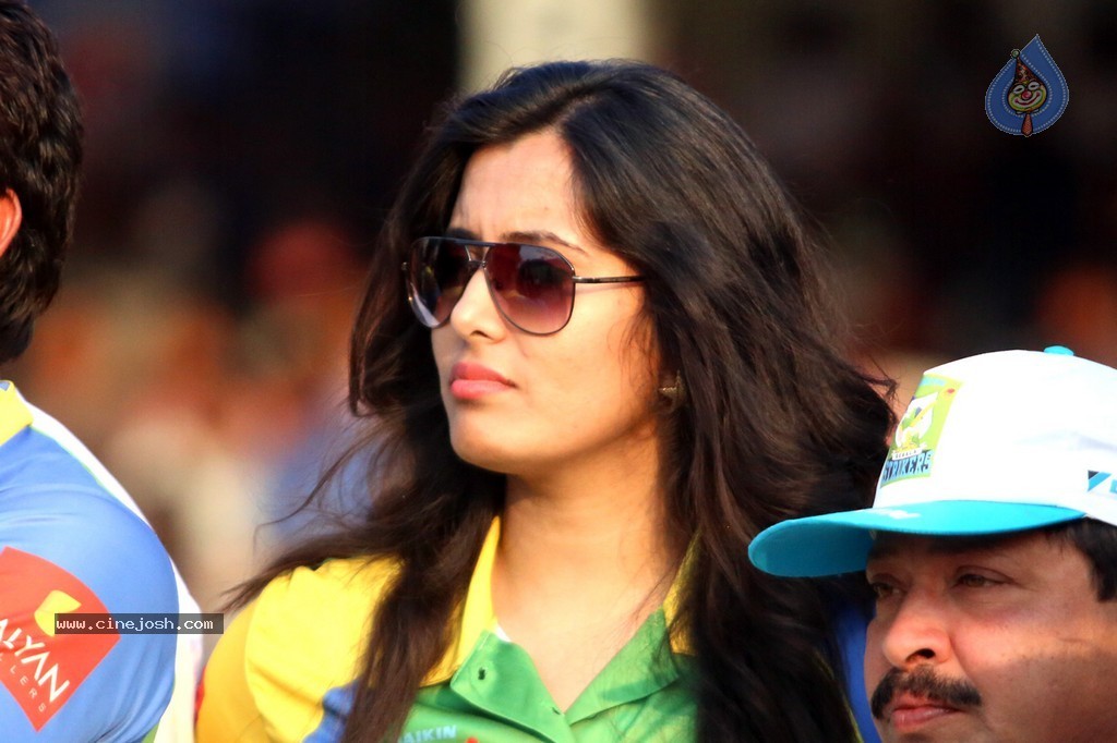 CCL 4 Final Karnataka Bulldozers Vs Kerala Strikers Match  - 109 / 132 photos