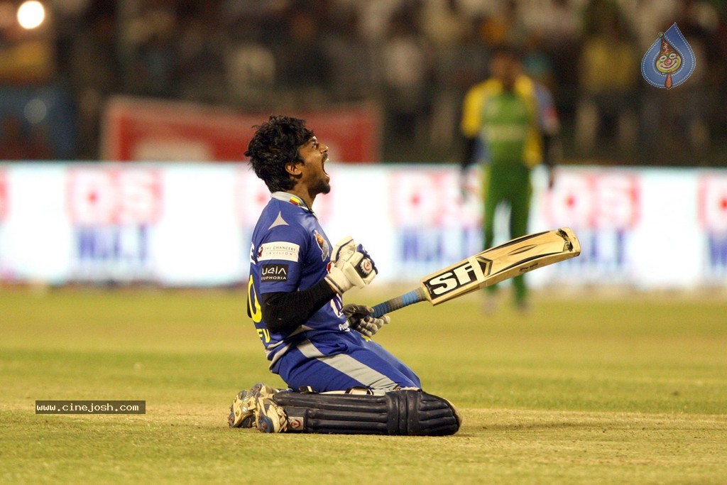 CCL 4 Final Karnataka Bulldozers Vs Kerala Strikers Match  - 110 / 132 photos