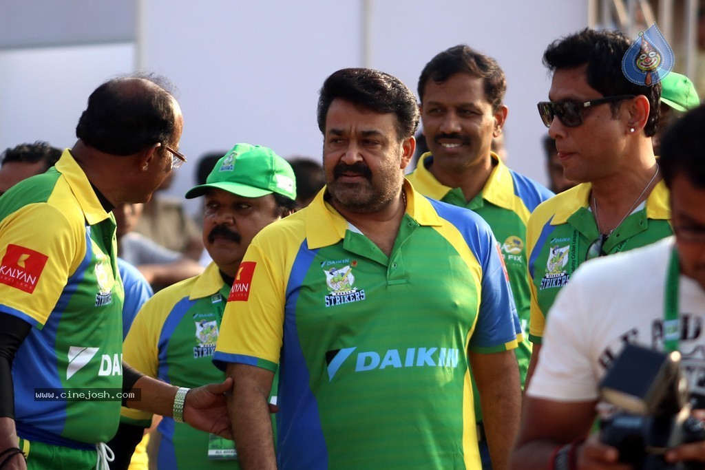 CCL 4 Final Karnataka Bulldozers Vs Kerala Strikers Match  - 113 / 132 photos