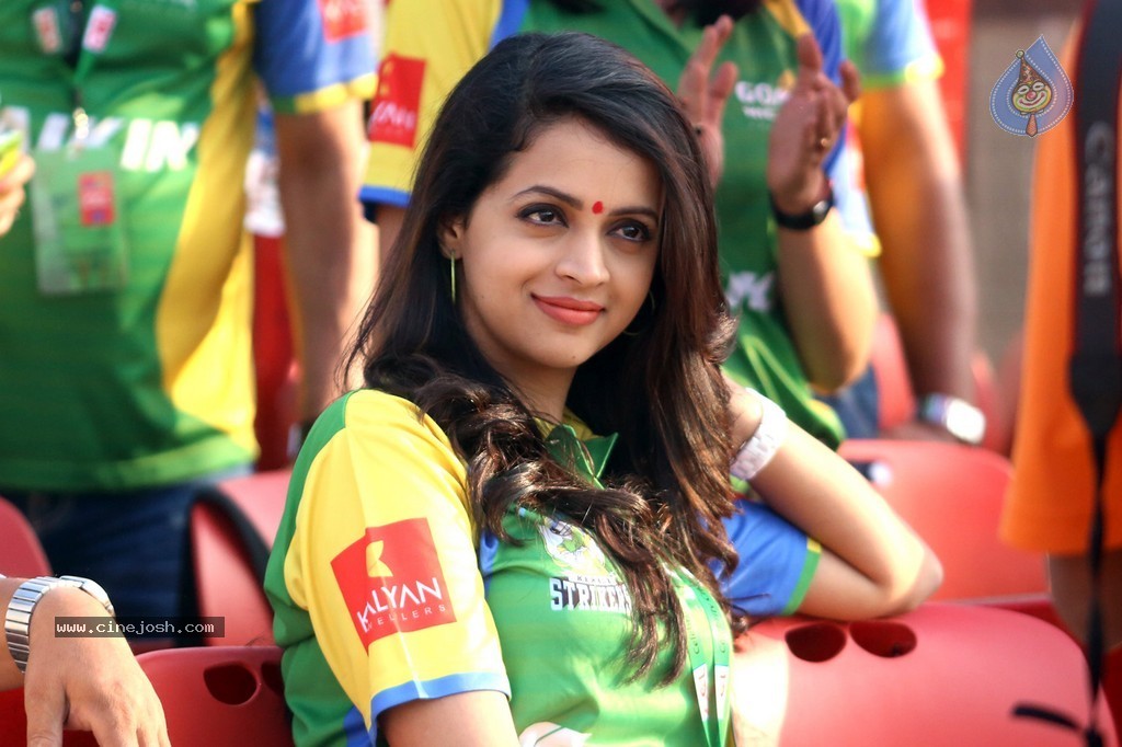 CCL 4 Final Karnataka Bulldozers Vs Kerala Strikers Match  - 114 / 132 photos