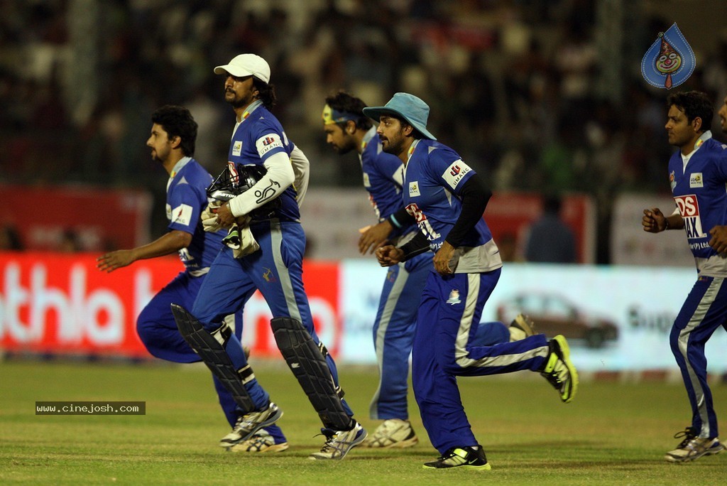 CCL 4 Final Karnataka Bulldozers Vs Kerala Strikers Match Photos - 4 / 62 photos
