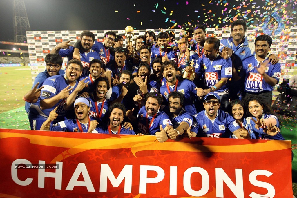CCL 4 Final Karnataka Bulldozers Vs Kerala Strikers Match Photos - 10 / 62 photos