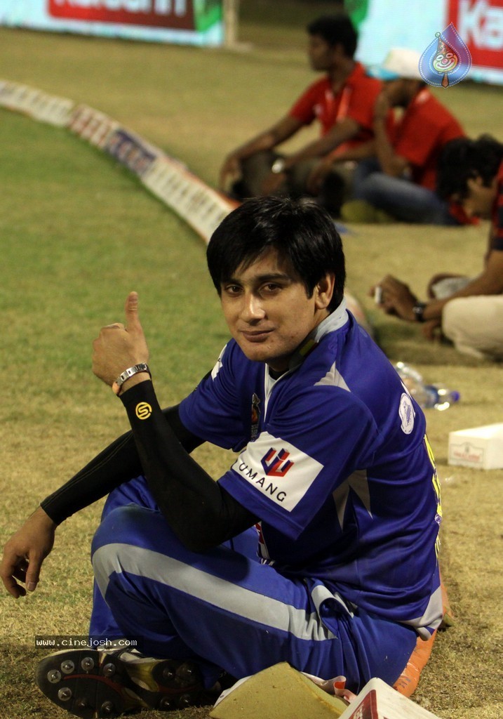 CCL 4 Final Karnataka Bulldozers Vs Kerala Strikers Match Photos - 23 / 62 photos