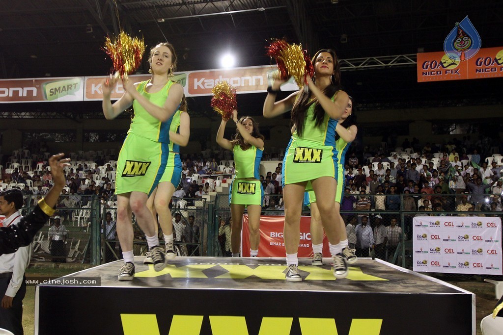 CCL 4 Final Karnataka Bulldozers Vs Kerala Strikers Match Photos - 28 / 62 photos
