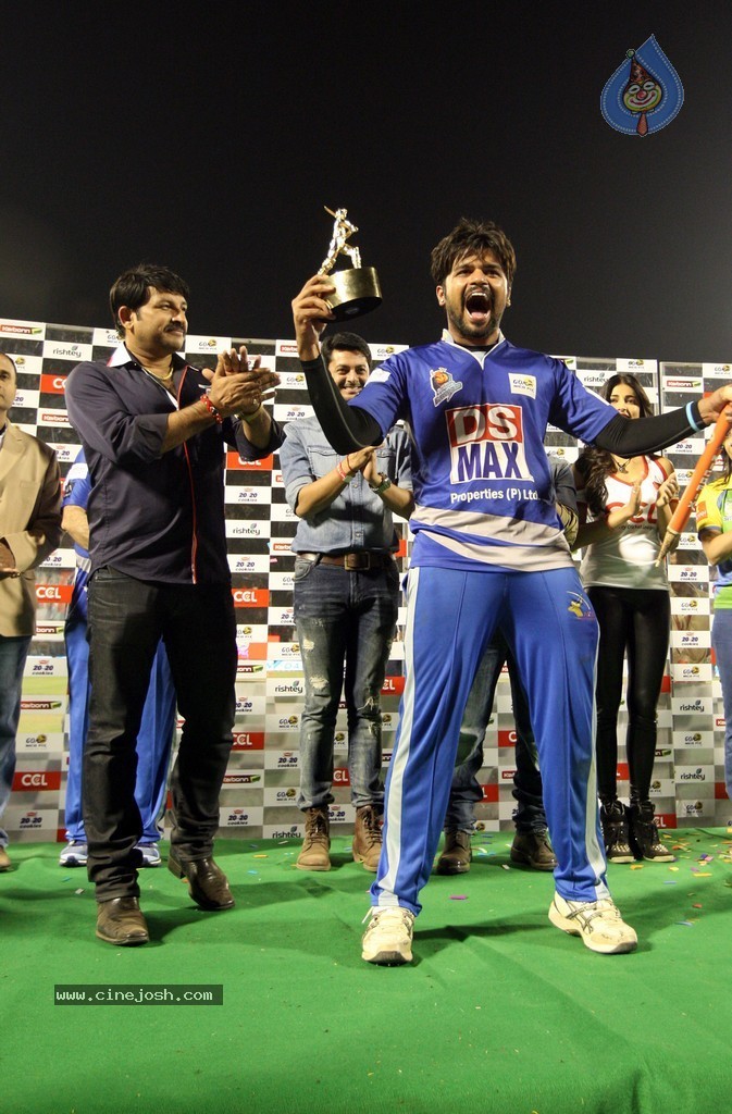 CCL 4 Final Karnataka Bulldozers Vs Kerala Strikers Match Photos - 29 / 62 photos