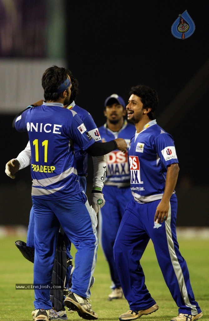 CCL 4 Final Karnataka Bulldozers Vs Kerala Strikers Match Photos - 39 / 62 photos