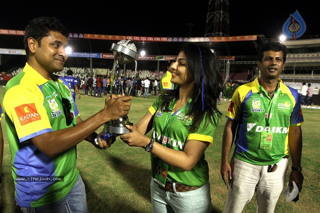 CCL 4 Final Karnataka Bulldozers Vs Kerala Strikers Match Photos - 40 / 62 photos