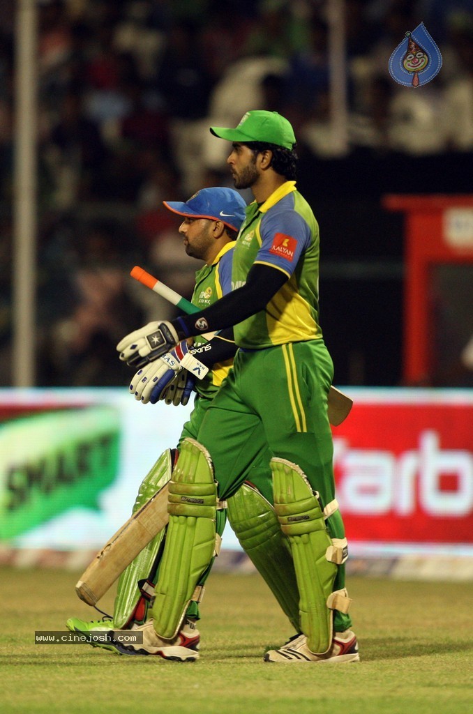 CCL 4 Final Karnataka Bulldozers Vs Kerala Strikers Match Photos - 42 / 62 photos