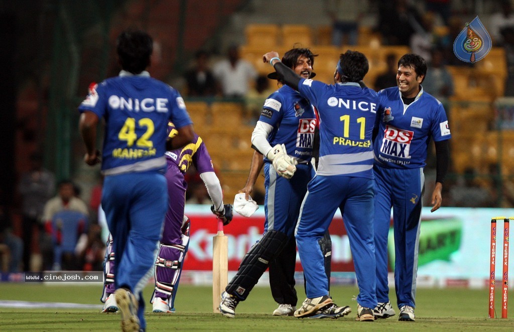 CCL 4 Karnataka Bulldozers Vs Bengal Tigers Match  - 5 / 151 photos