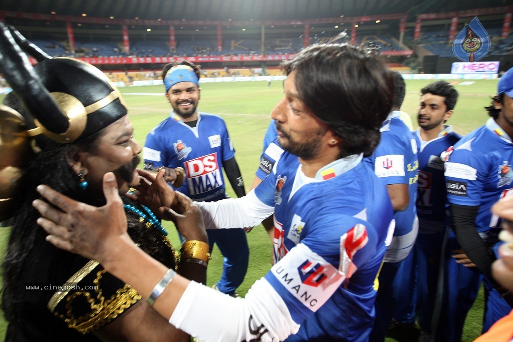 CCL 4 Karnataka Bulldozers Vs Bengal Tigers Match  - 7 / 151 photos