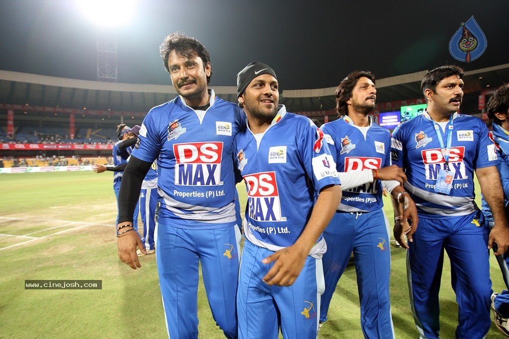 CCL 4 Karnataka Bulldozers Vs Bengal Tigers Match  - 46 / 151 photos