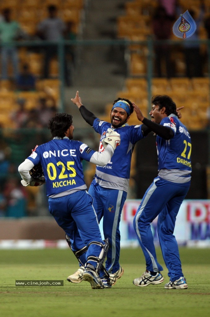 CCL 4 Karnataka Bulldozers Vs Bengal Tigers Match  - 49 / 151 photos