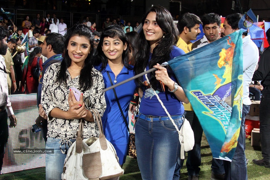 CCL 4 Karnataka Bulldozers Vs Bengal Tigers Match  - 92 / 151 photos
