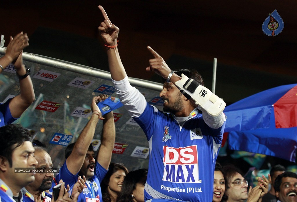 CCL 4 Karnataka Bulldozers Vs Bengal Tigers Match  - 119 / 151 photos