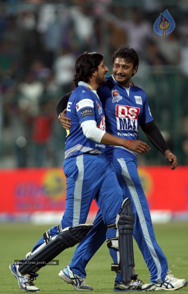 CCL 4 Karnataka Bulldozers Vs Bengal Tigers Match  - 130 / 151 photos