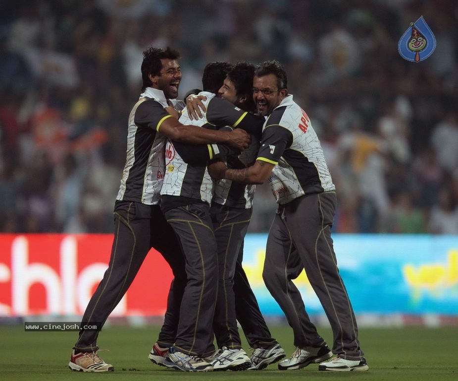 CCL 4 Mumbai Heroes Vs Chennai Rhinos Match - 72 / 97 photos