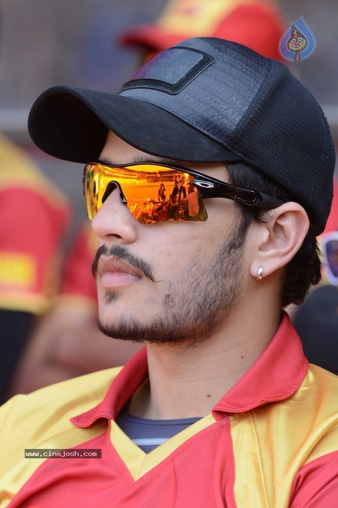 CCL 4 Telugu Warriors vs Kerala Strikers Match 01 - 15 / 40 photos