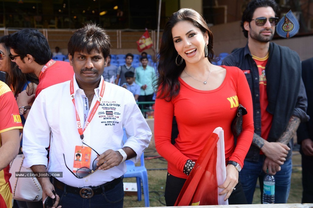 CCL 4 Telugu Warriors vs Kerala Strikers Match 01 - 16 / 40 photos