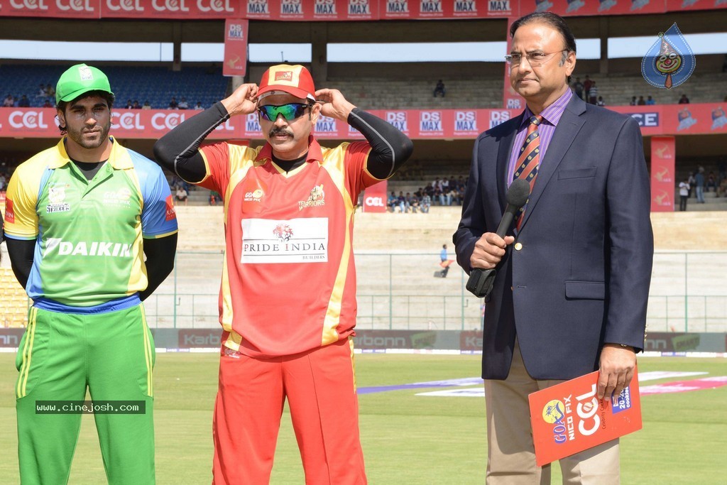 CCL 4 Telugu Warriors vs Kerala Strikers Match 01 - 20 / 40 photos