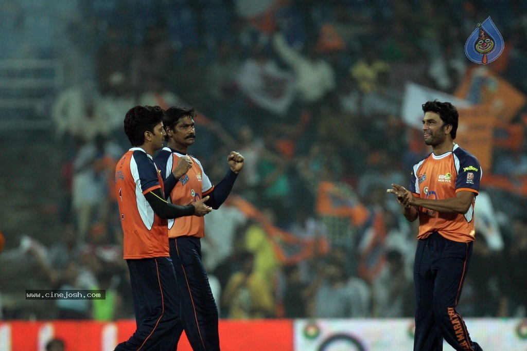 CCL 4 Veer Marathi Vs Bhojpuri Dabanggs Match - 9 / 111 photos