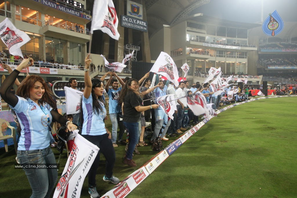 CCL 4 Veer Marathi Vs Bhojpuri Dabanggs Match - 15 / 111 photos