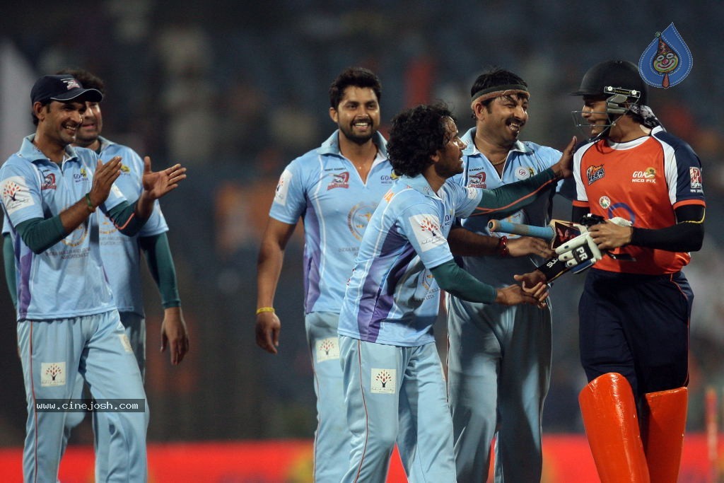 CCL 4 Veer Marathi Vs Bhojpuri Dabanggs Match - 28 / 111 photos