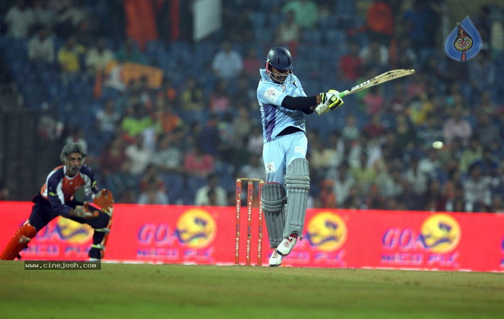 CCL 4 Veer Marathi Vs Bhojpuri Dabanggs Match - 32 / 111 photos