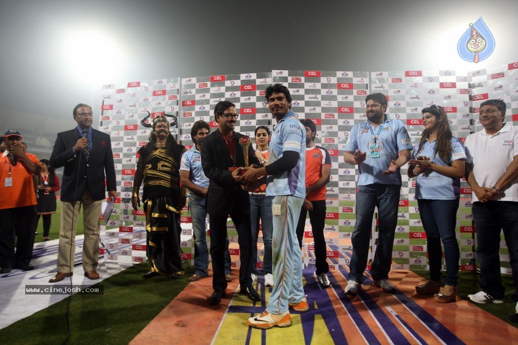 CCL 4 Veer Marathi Vs Bhojpuri Dabanggs Match - 44 / 111 photos