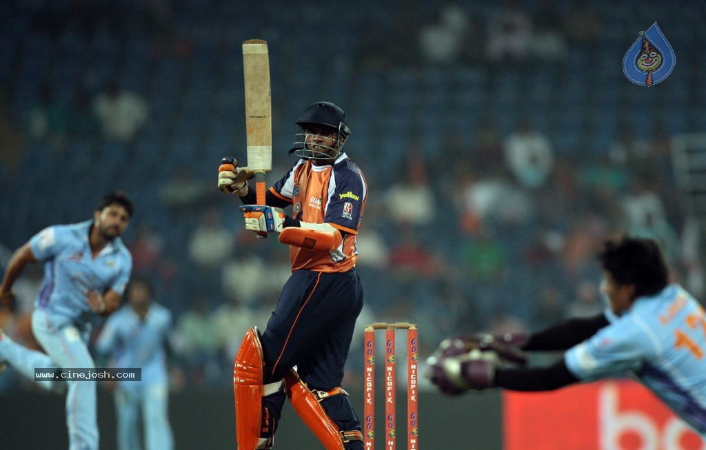 CCL 4 Veer Marathi Vs Bhojpuri Dabanggs Match - 63 / 111 photos