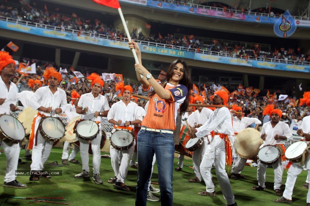 CCL 4 Veer Marathi Vs Bhojpuri Dabanggs Match - 66 / 111 photos
