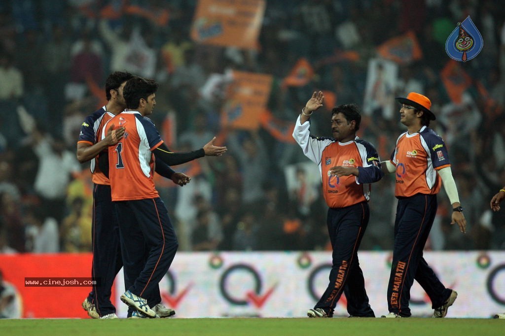 CCL 4 Veer Marathi Vs Bhojpuri Dabanggs Match - 71 / 111 photos